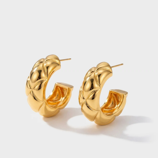 Gold-Plated Quilted Hoop Earrings — Textured Brass 2.6×2.6 cm Minimal Luxe Hoops