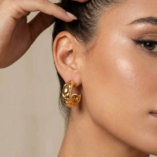Gold-Plated Quilted Hoop Earrings — Textured Brass 2.6×2.6 cm Minimal Luxe Hoops